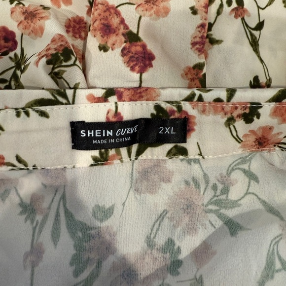 Shein Curve Long Sleeve Floral Button Up Blouse (2XL) - Picture 7 of 8